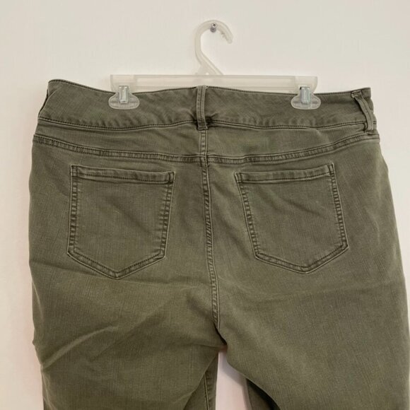 TORRID Plus Size Jegging Bermuda Shorts Olive Green 10.5" In Denim Jean Shorts - Picture 13 of 16